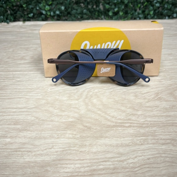 Stylish Brown and Blue Sunglasses - Picture 8 of 11
